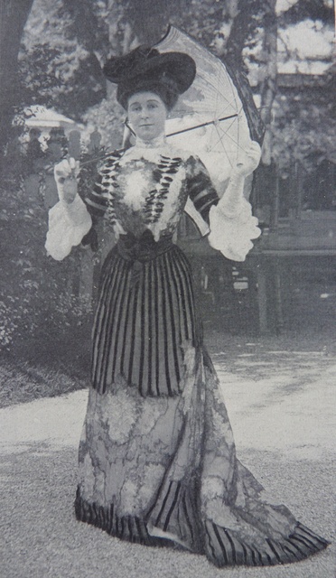 2 antique beer dress 1901