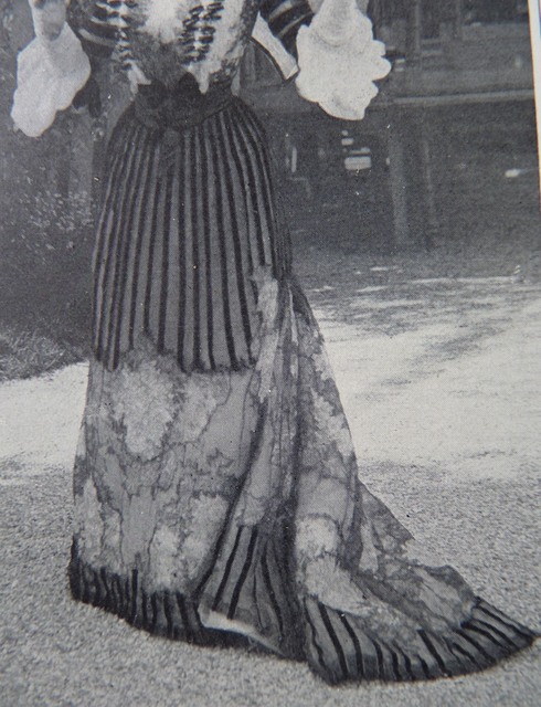 3 antique beer dress 1901