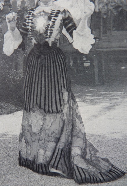 4 antique beer dress 1901