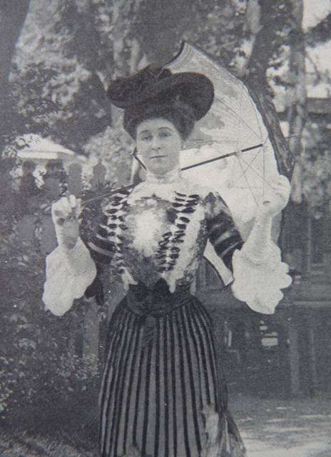 6 antique beer dress 1901