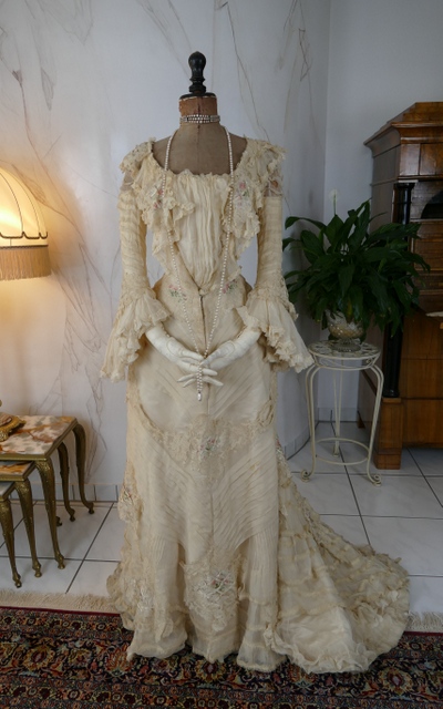 24 antique society dress 1901