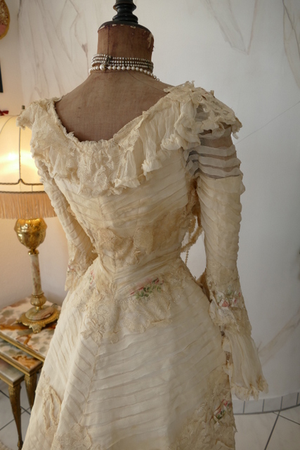 26 antique society dress 1901
