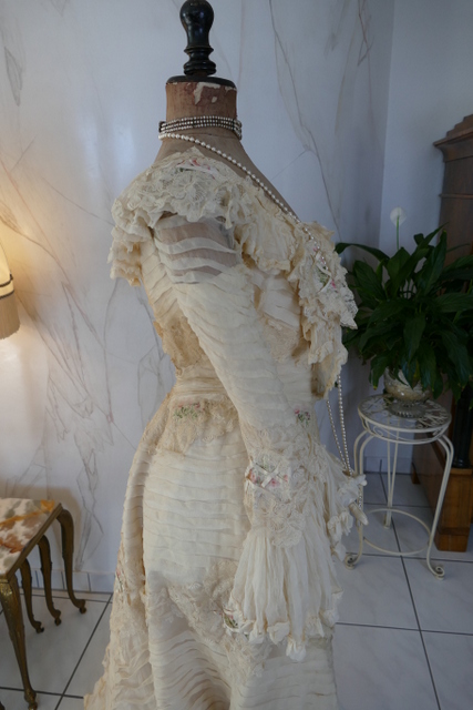 31 antique society dress 1901