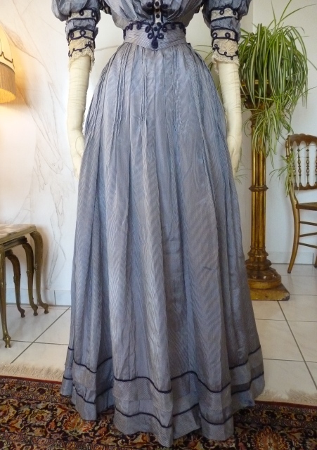 11 antique dress 1901