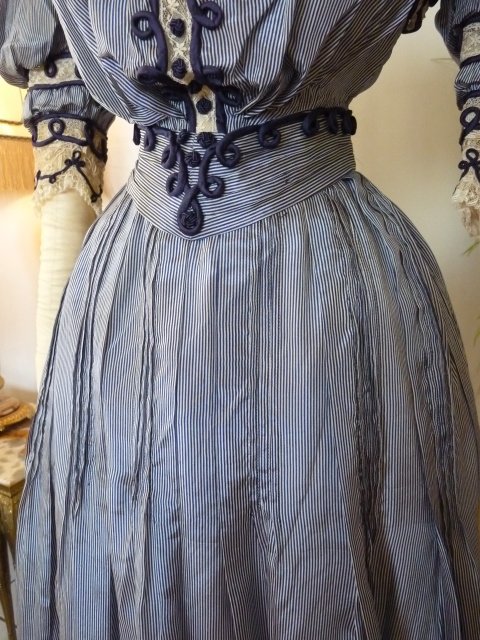 12 antique dress 1901