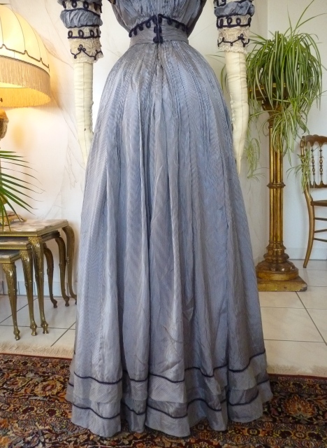 29 antikes Kleid 1901