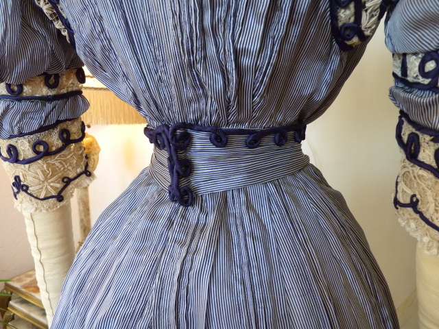 32 antikes Kleid 1901