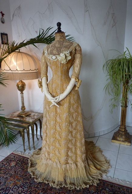 39 antique evening dress 1910