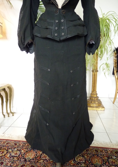 11 antique walking gown 1901