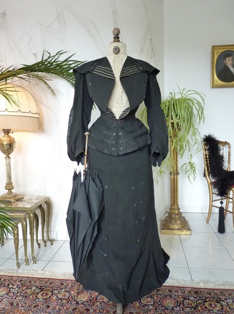 22 antique walking gown 1901