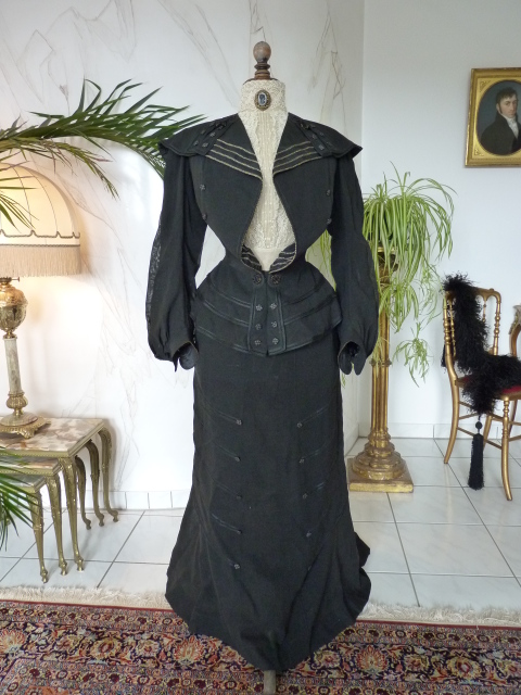 23 antique walking gown 1901