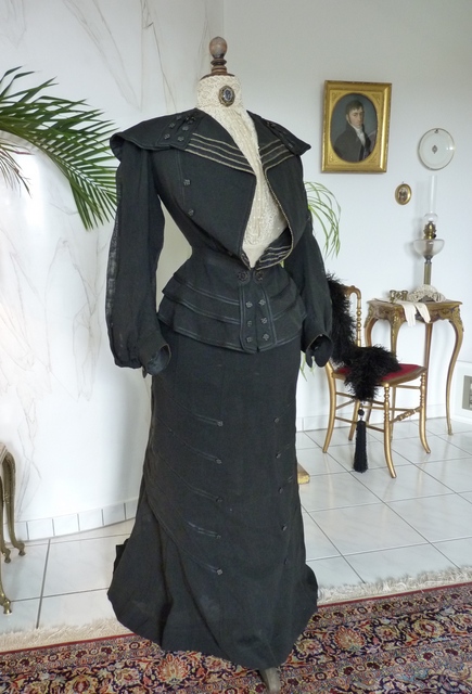 24 antique walking gown 1901