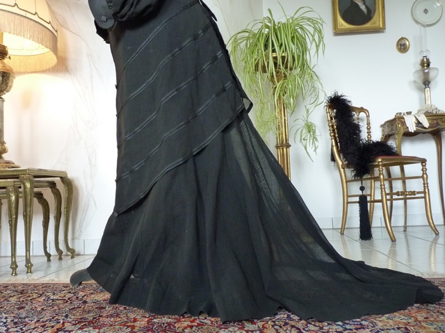 27 antique walking gown 1901