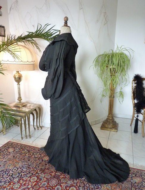 29 antique walking gown 1901