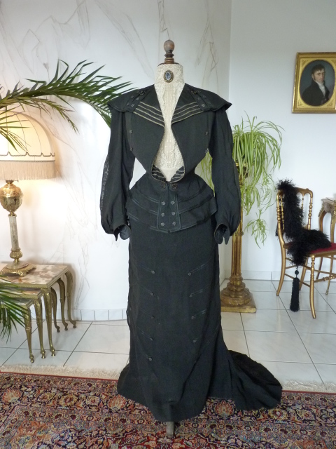 30 antique walking gown 1901
