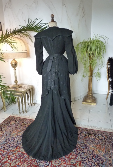 31 antique walking gown 1901