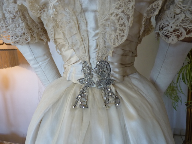32 antique ball gown 1903