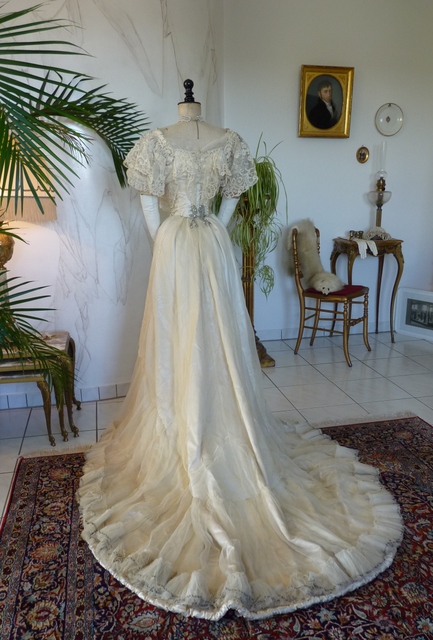 37 antique ball gown 1903