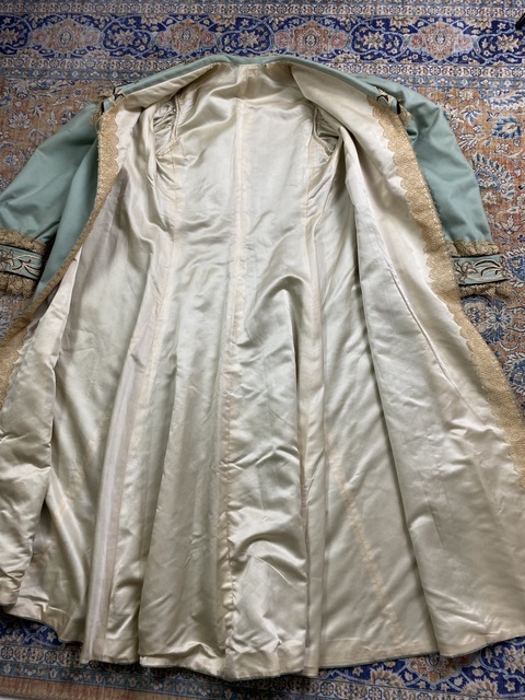 21 antique coat 1904