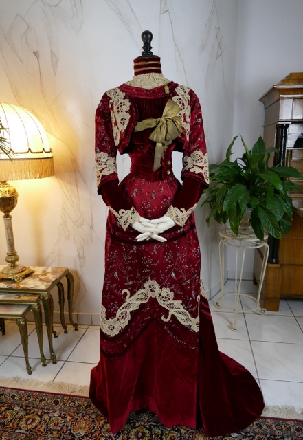 29 antique society dress 1904