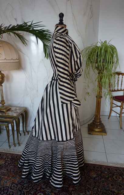 22 antique promenade gown 1904