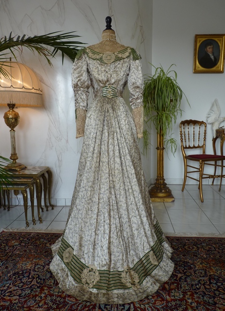 28 antique recpetion gown 1904