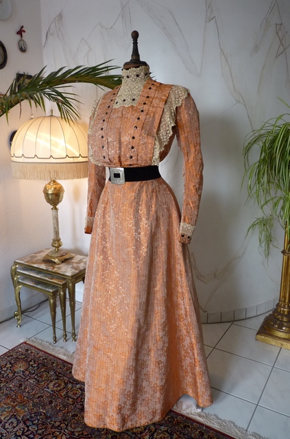 antikes Kleid 1905