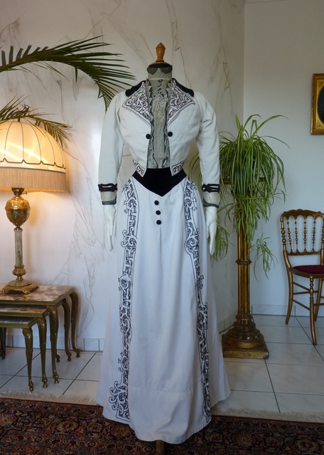 19 antique walking dress 1905