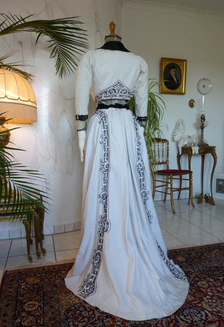 31 antique gown 1905