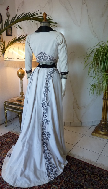 32 antique gown 1905