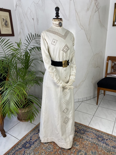 15 antique day dress 1906