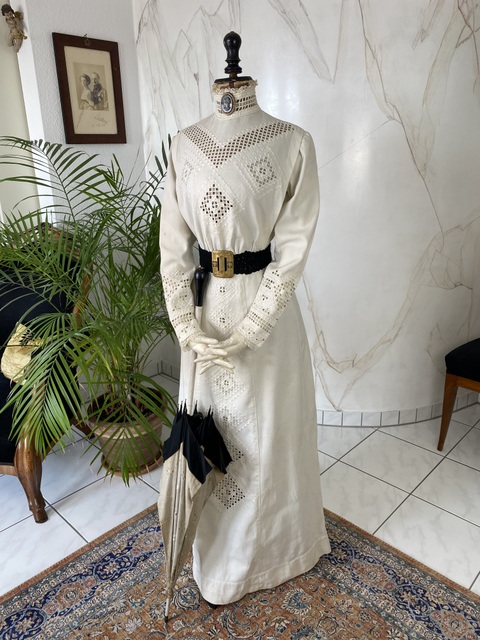 2 antique day dress 1906