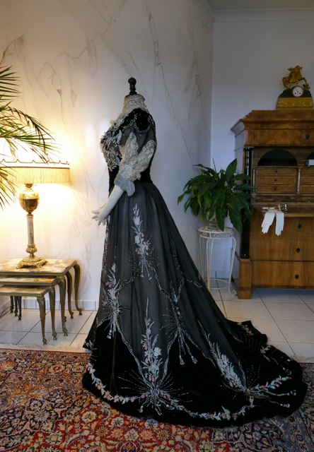 28 antique Gustave Beer gown 1906