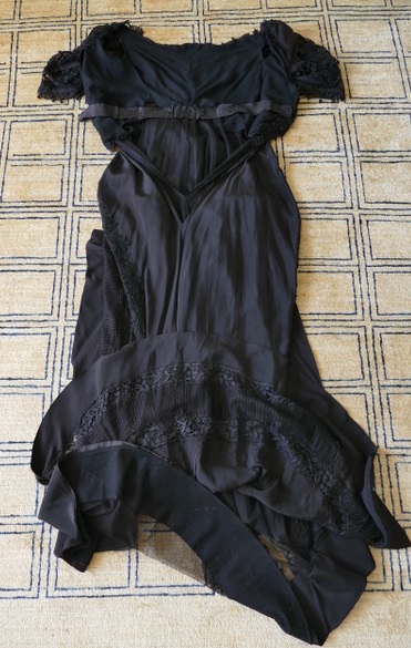103 antique drecoll dress 1906