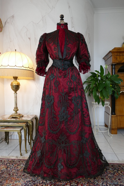 22 antique dinner dress Silkehuset 1906