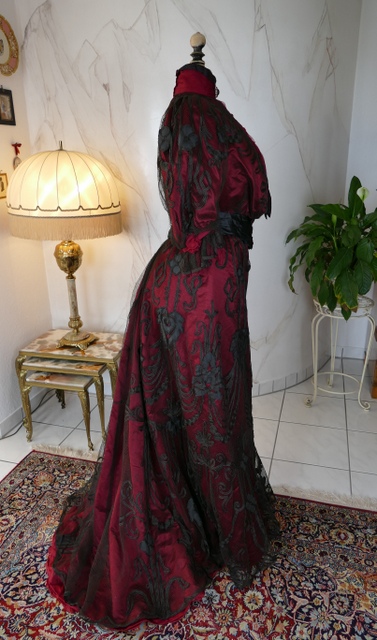 37 antique dinner dress Silkehuset 1906