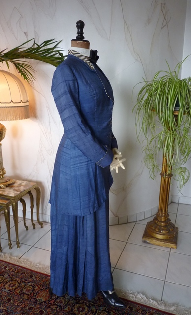 17 antique walking suit 1907