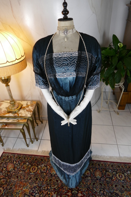16 antique society dress Kayser 1908