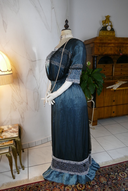 22 antique society dress Kayser 1908
