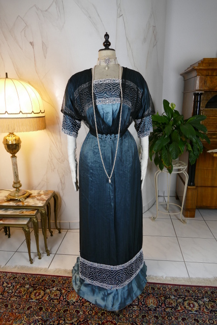 33 antique society dress Kayser 1908
