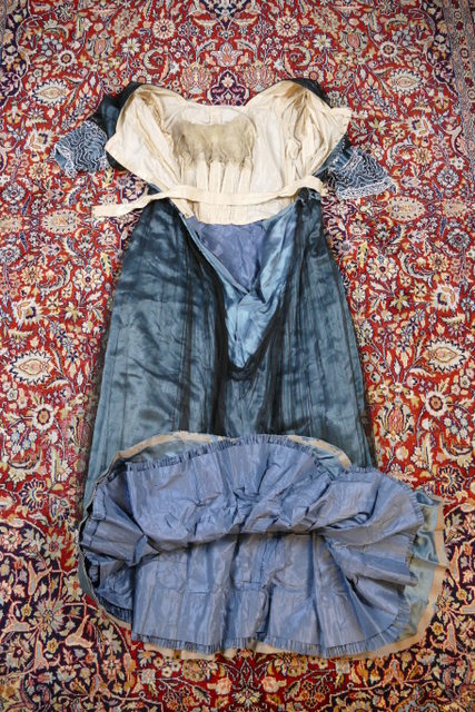 37 antique society dress Kayser 1908