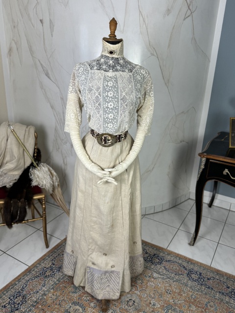 22a antique walking dress 1909