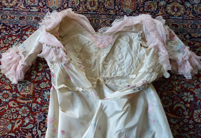 104 antique dress 1909
