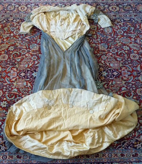 100a antique dress 1908