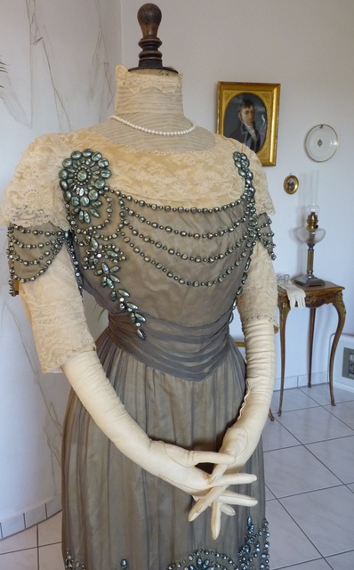 10 antique dress 1908