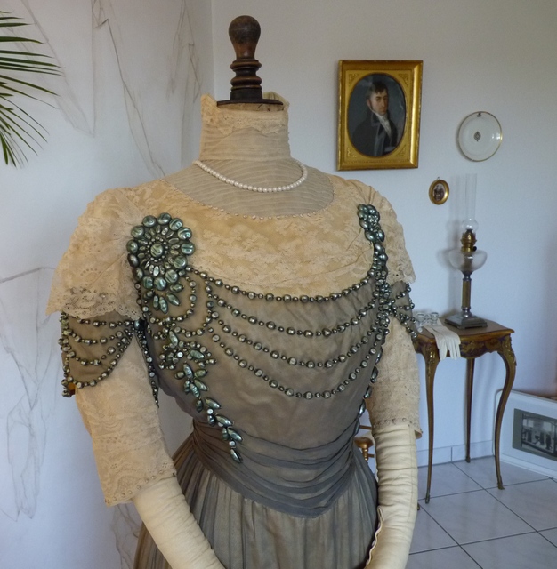 11 antique dress 1908