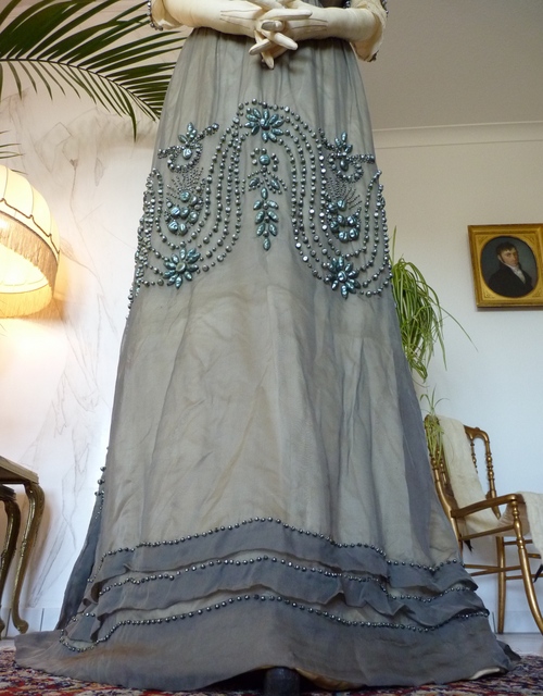 19 antique dress 1908