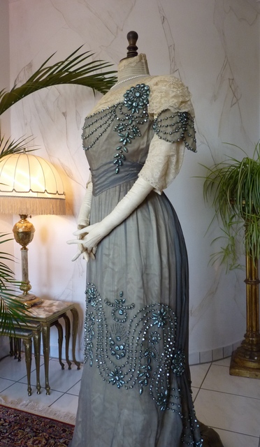21 antique dress 1908