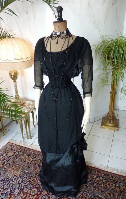 11 antique evening gown 1909