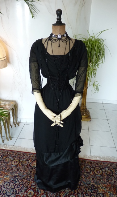 14 antique evening gown 1909